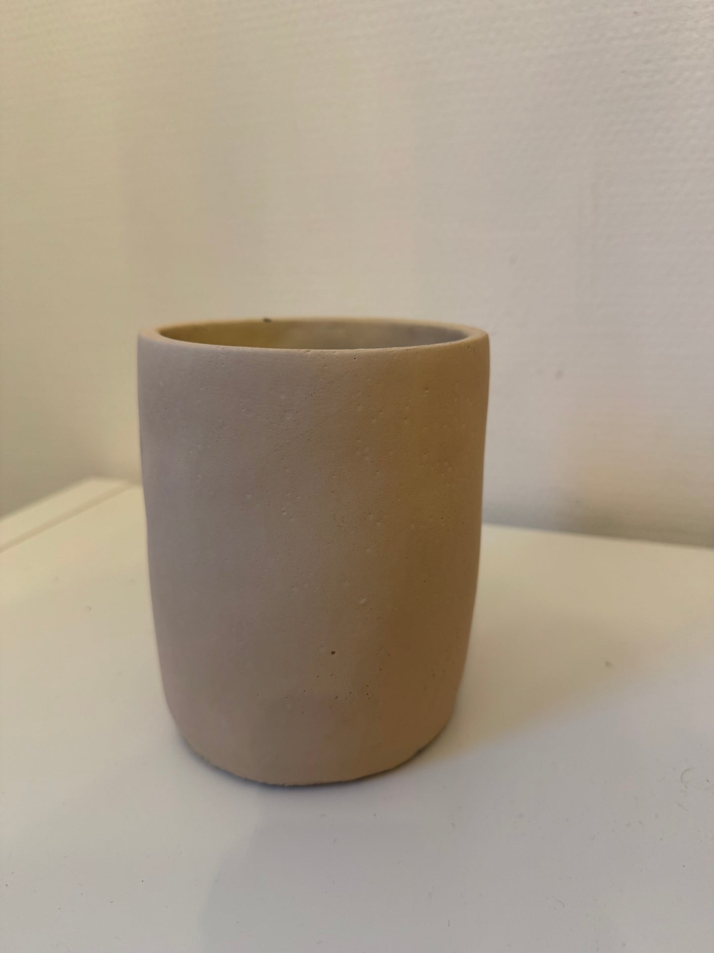 Ceramic vase/pot hider